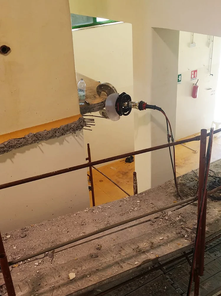 Frantumazione cemento armato a Catania